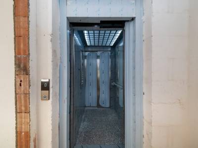 Kestel Commercial Building